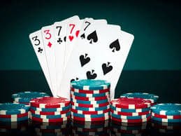 Dashboard permainan dengan live games dan opsi pembayaran
